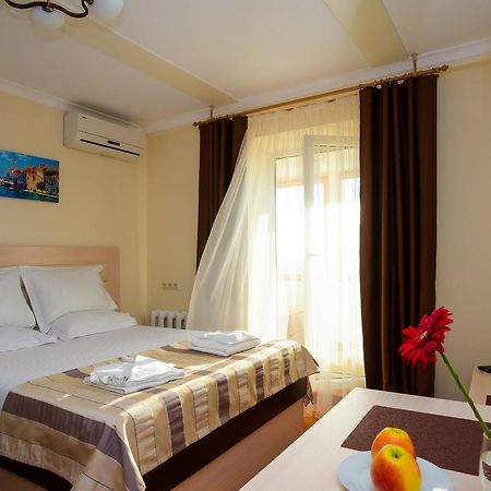 Aparthotel On Klinichna St. Kyiv Exterior photo