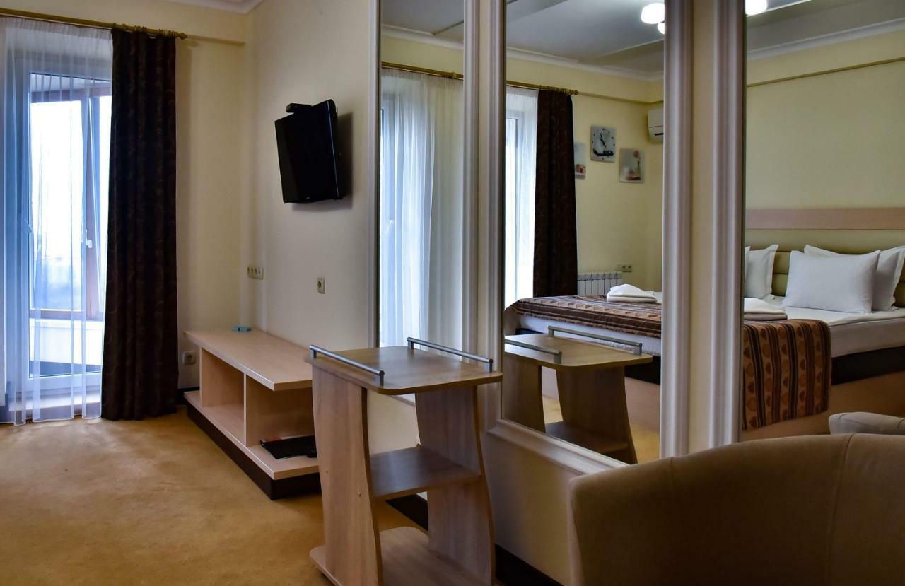 Aparthotel On Klinichna St. Kyiv Exterior photo